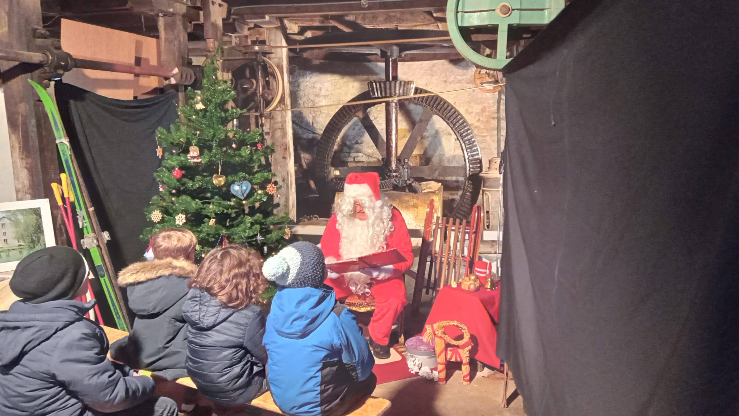 Comtes de noël avec le Père Noël au Moulin de la Fleuristerie